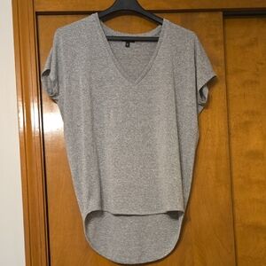 Express Women's Gray V-Neck Hi-Low Short Sleeve Tee